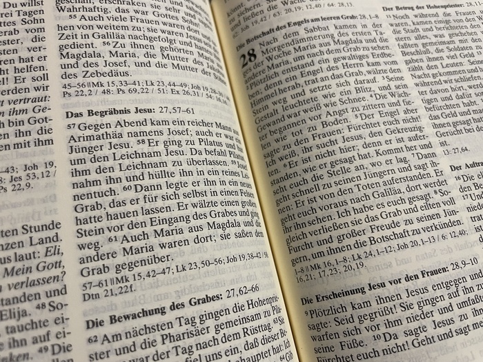 aufgeschlagene Bibel