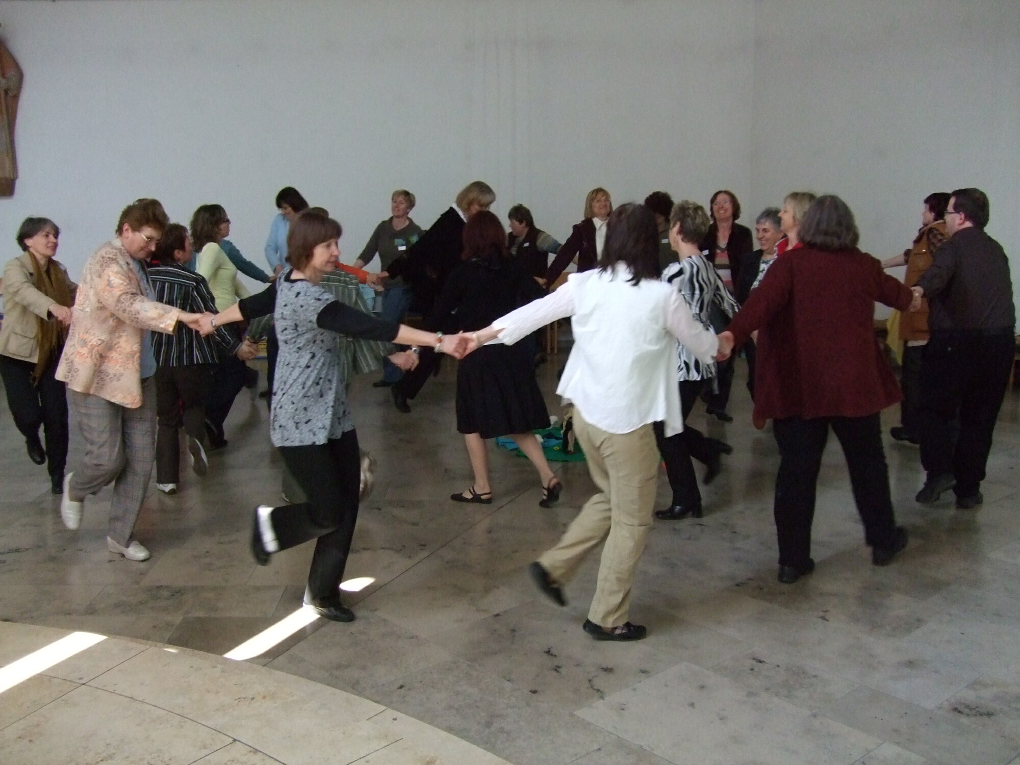 Tänze in der Kapelle